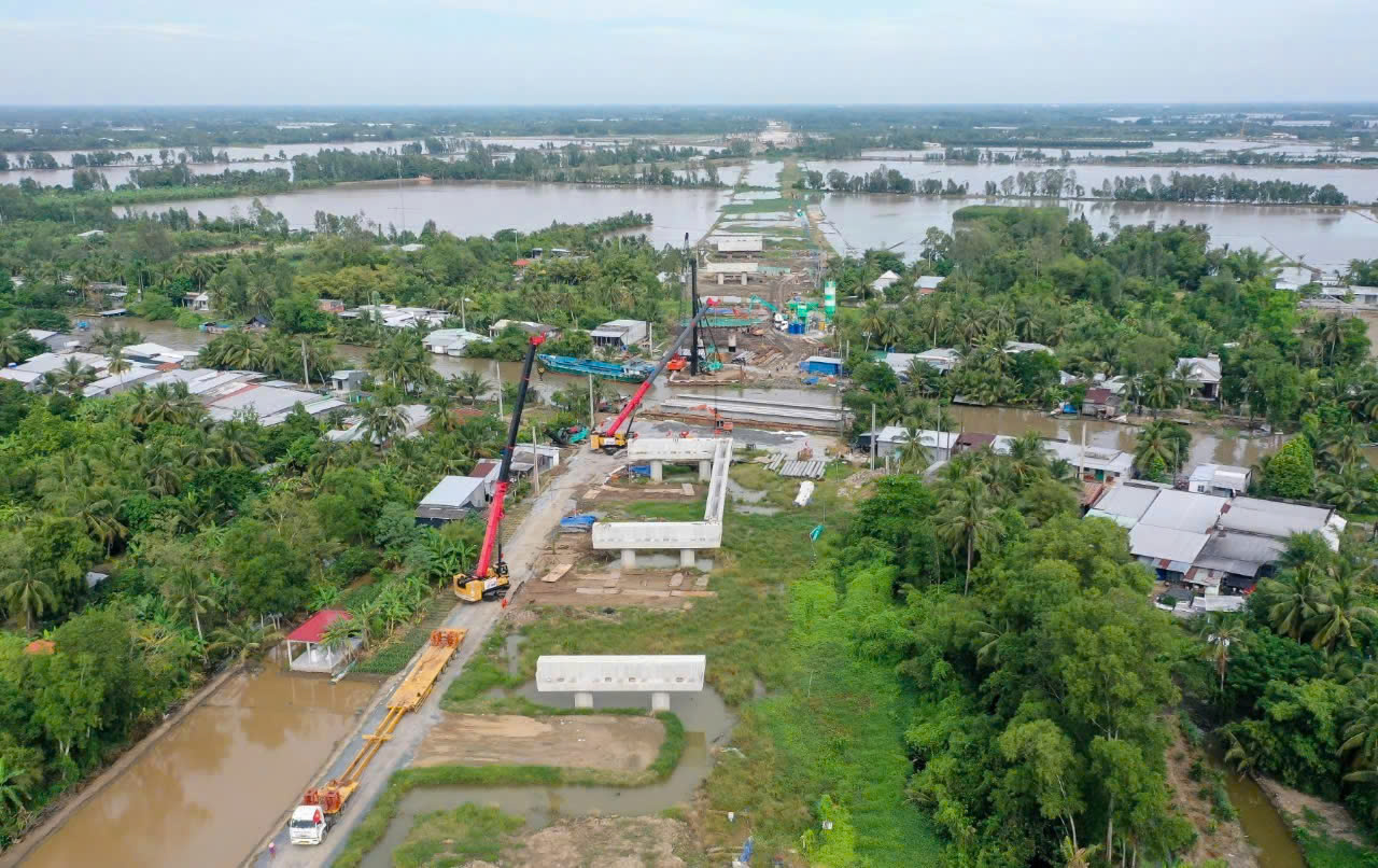 TỉnhHậu Giang lên phương án để rút ngắn thời gian xử lý nền đất yếu thi công cao tốc