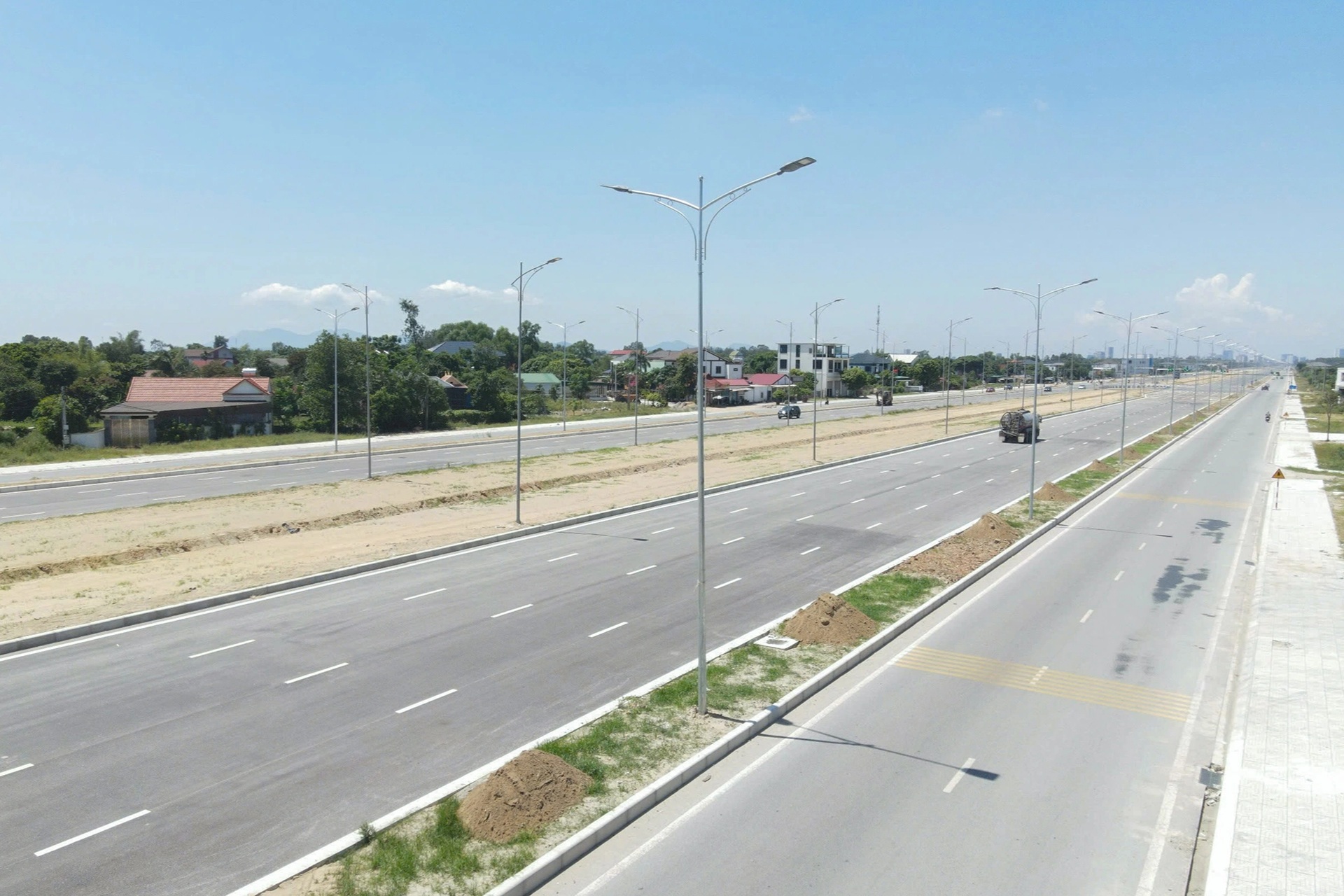 Diện mạo con đường hơn 2.800 tỷ đồng, rộng nhất Nghệ An - 7 Diện mạo con đường hơn 2.800 tỷ đồng, rộng nhất Nghệ An - 7