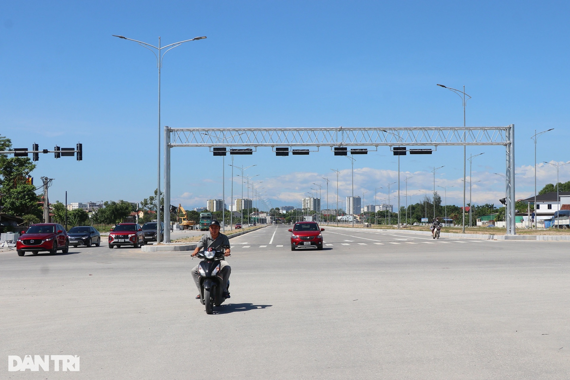 Diện mạo con đường hơn 2.800 tỷ đồng, rộng nhất Nghệ An - 10 Diện mạo con đường hơn 2.800 tỷ đồng, rộng nhất Nghệ An - 10